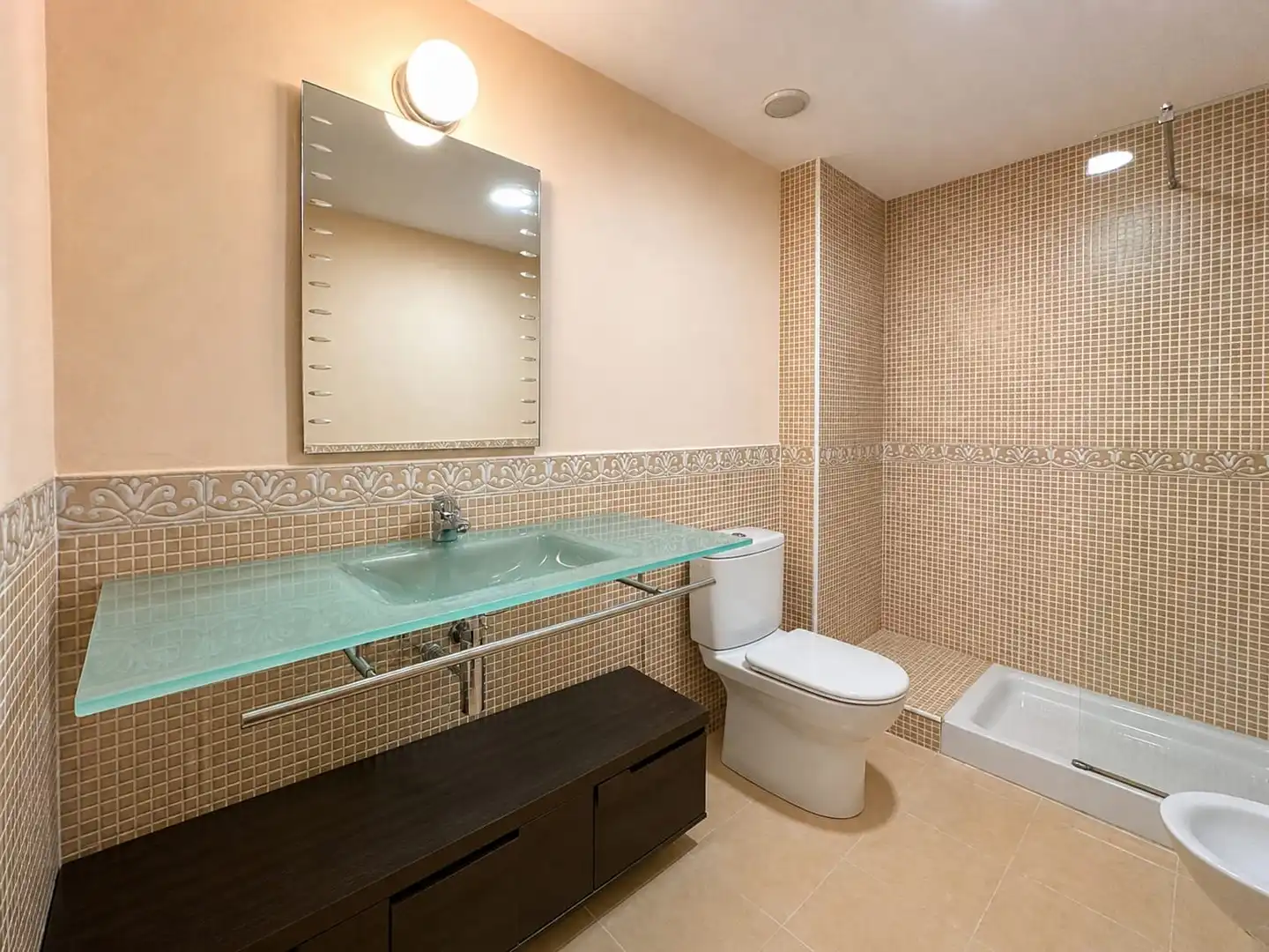Baño de Casa adosada en venta en Mont-roig del Camp con Aire acondicionado, Jardín privado y Terraza