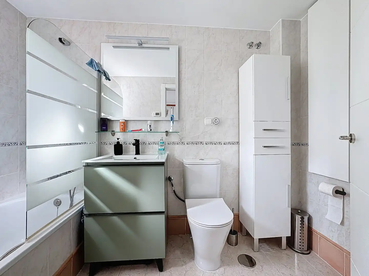 Badezimmer von Wohnung zum Verkauf in L'Alfàs del Pi mit Klimaanlage, Heizung und Privatgarten