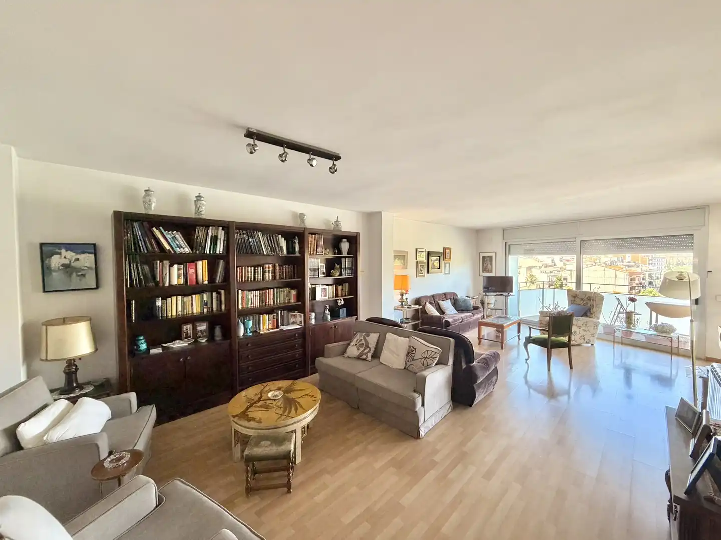 Sala de estar de Piso en venta en Figueres con Calefacción, Terraza y Horno