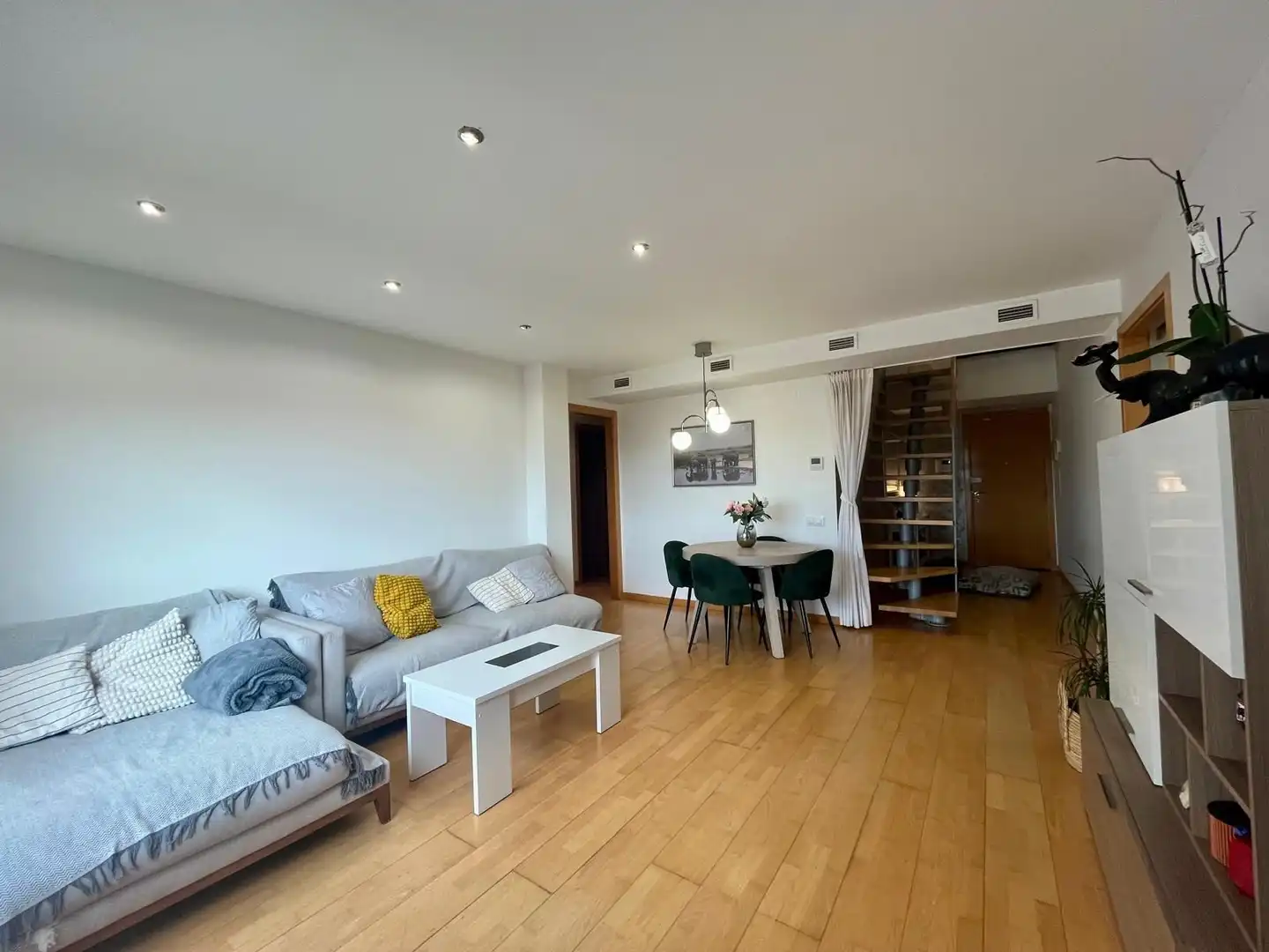 Sala de estar de Piso en venta en Montornès del Vallès con Aire acondicionado, Calefacción y Terraza