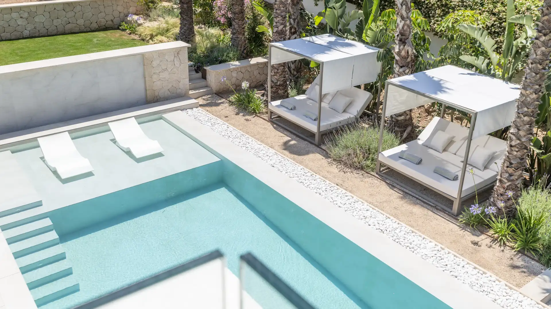 Swimming pool of Houses for sale in Calvià  with Air Conditioner, Heating and Parquet flooring