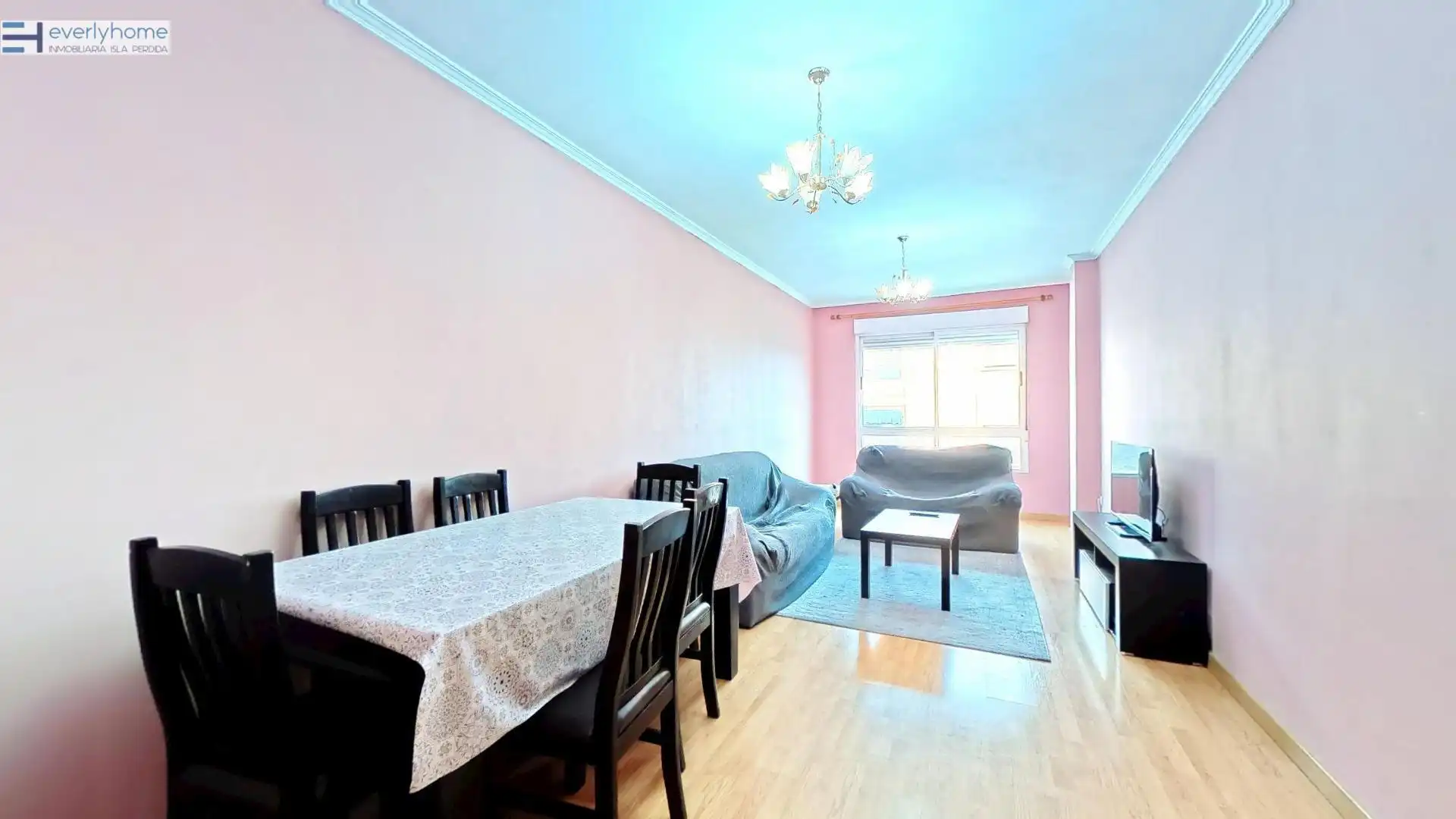 Comedor de Piso en venta en Castellón de la Plana / Castelló de la Plana con Parquet y Trastero