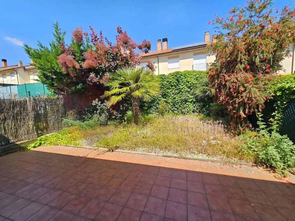 Jardí de Casa adosada en venda en Galilea amb Calefacció, Jardí privat i Terrassa