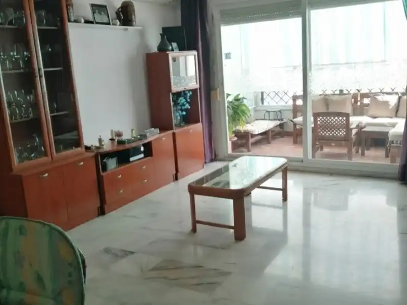 Sala d'estar de Pis de lloguer en Mijas amb Aire condicionat, Terrassa i Moblat