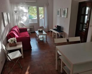 Living room of Flat to rent in  Madrid Capital  with Air Conditioner, Heating and Furnished