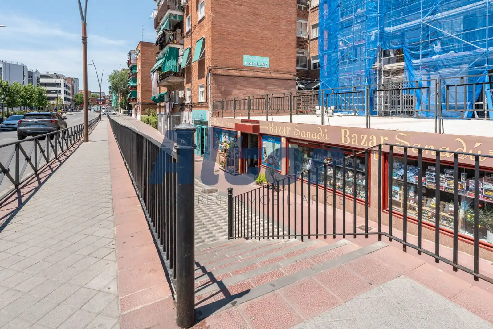 Vista exterior de Local en venda en Fuenlabrada amb Aire condicionat, Moblat i Internet