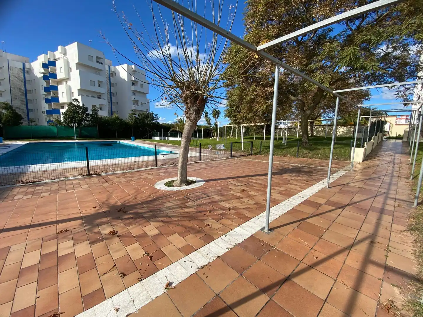Piscina de Estudi en venda en Almonte amb Jardí privat, Terrassa i Moblat