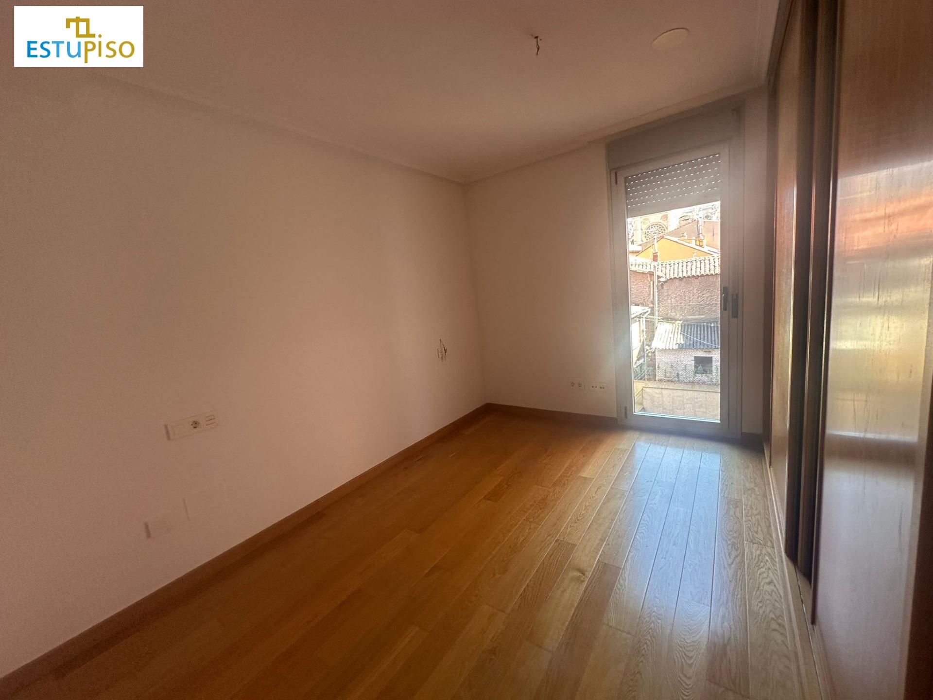 Dormitori de Apartament de lloguer en León Capital  amb Parquet