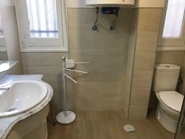 Bathroom of Flat for rent in Madrid  with Heating, Furnished and Oven