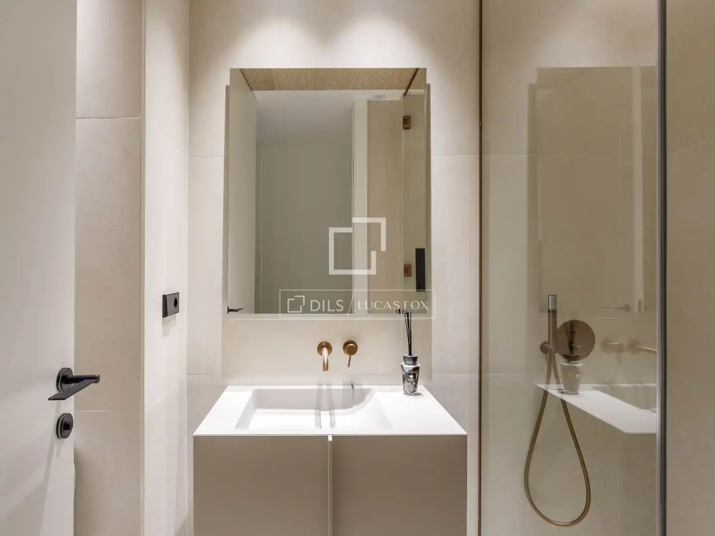 Baño de Piso de alquiler en Madrid con Aire acondicionado, Terraza y Piscina