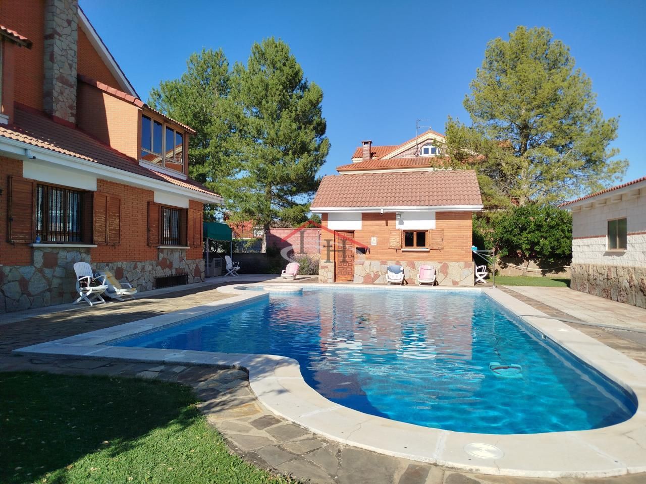 Swimming pool of House or chalet for sale in Valdefresno  with Heating, Private garden and Storage room