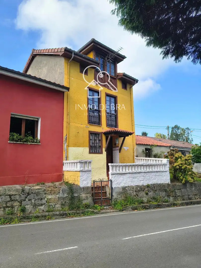 Vista exterior de Casa adosada en venta en Muros de Nalón