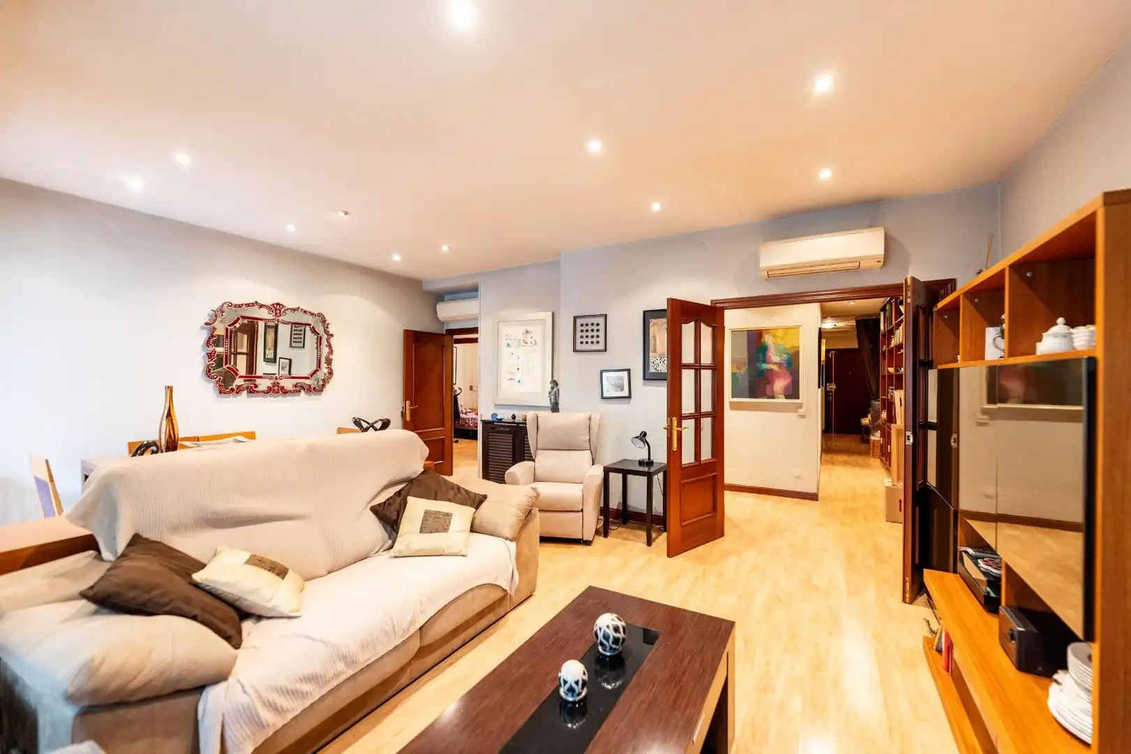 Sala d'estar de Pis en venda en  Madrid Capital amb Aire condicionat i Terrassa