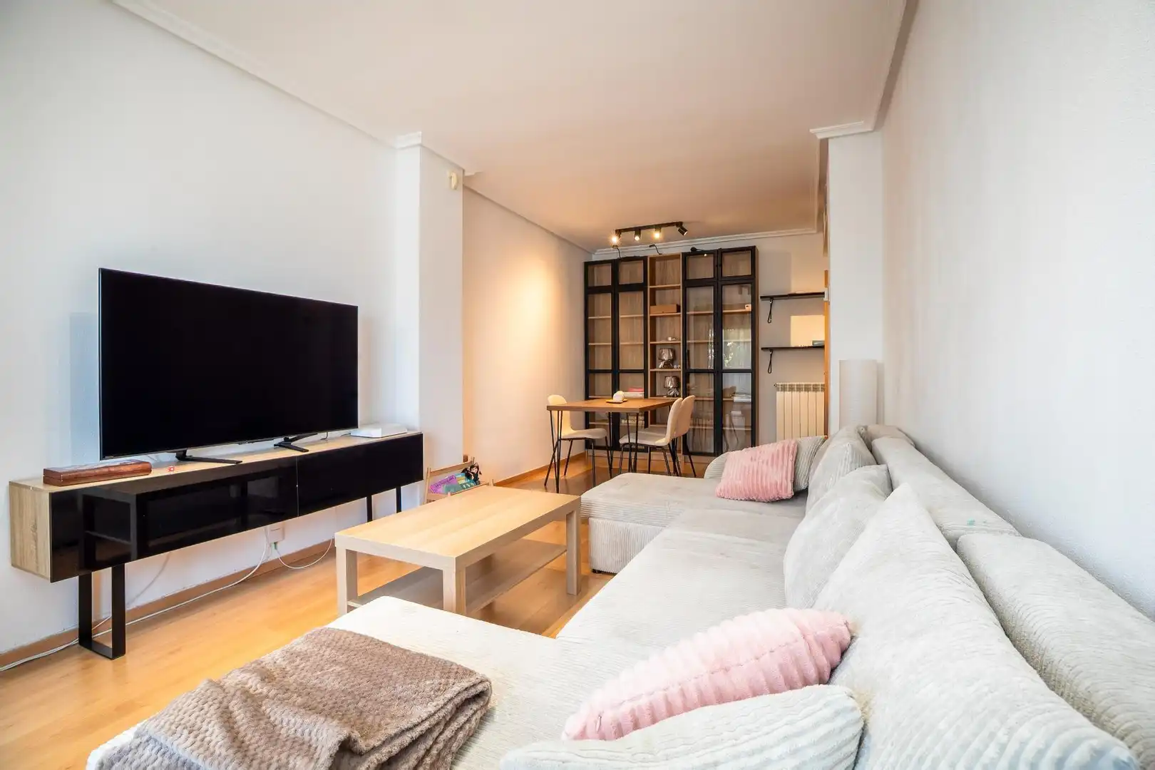 Wohnzimmer von Wohnung zum Verkauf in Huesca mit Klimaanlage, Heizung und Privatgarten