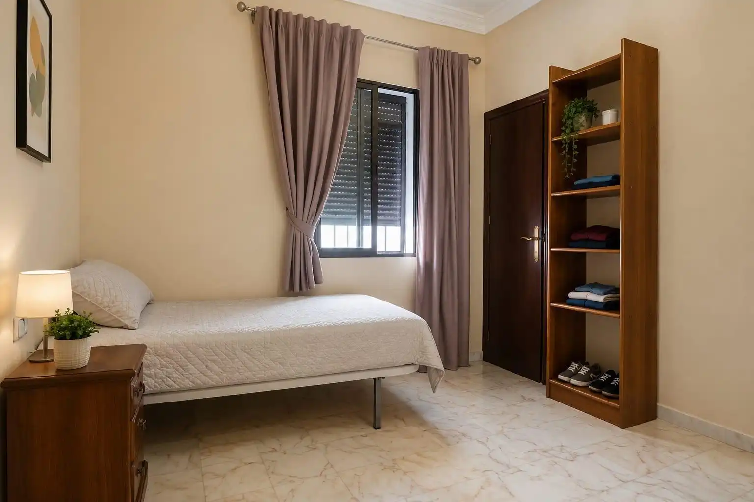 Habitación de Planta baja en venta en Carmona con Aire acondicionado
