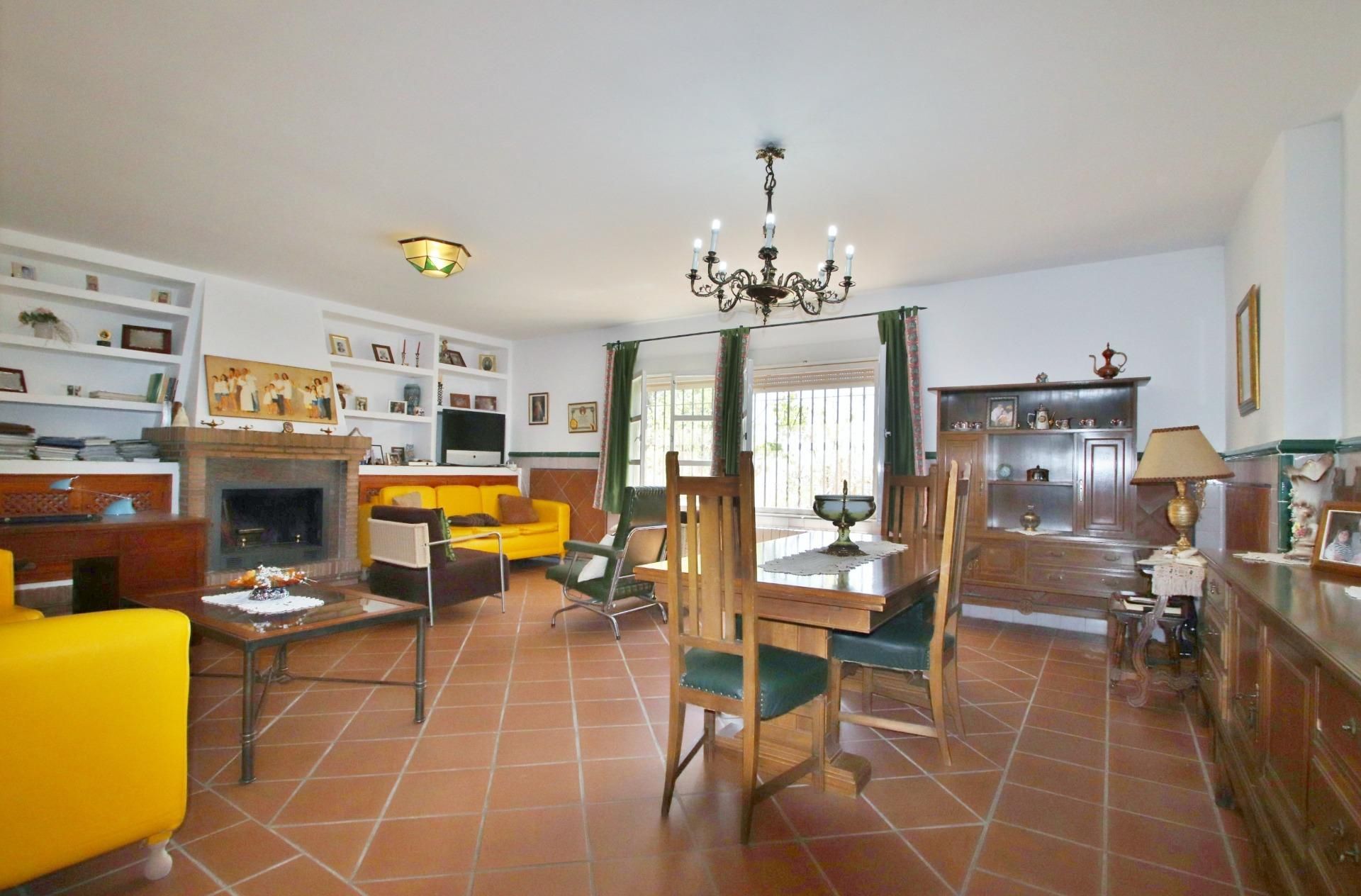 Sala d'estar de Casa o xalet en venda en Válor amb Jardí privat