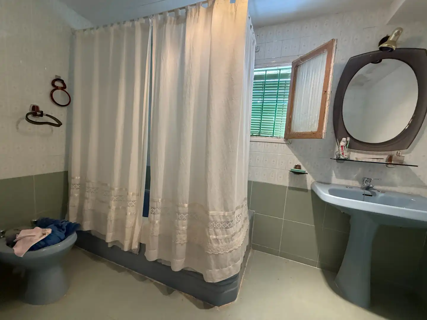 Baño de Finca rústica en venta en Perales con Calefacción, Amueblado y Horno