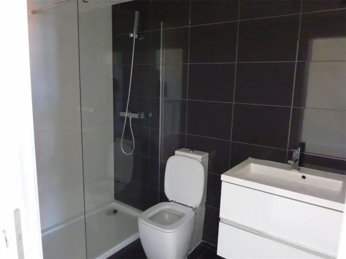 Badezimmer von Büro zum Verkauf in Manises mit Klimaanlage, Heizung und Terrasse