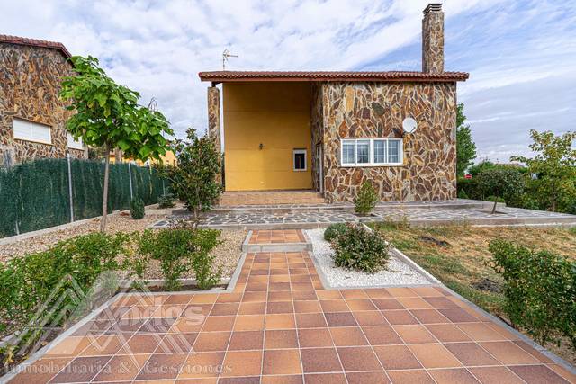 Casa-chalet en Venta en Robledal en Zarzuela del Monte