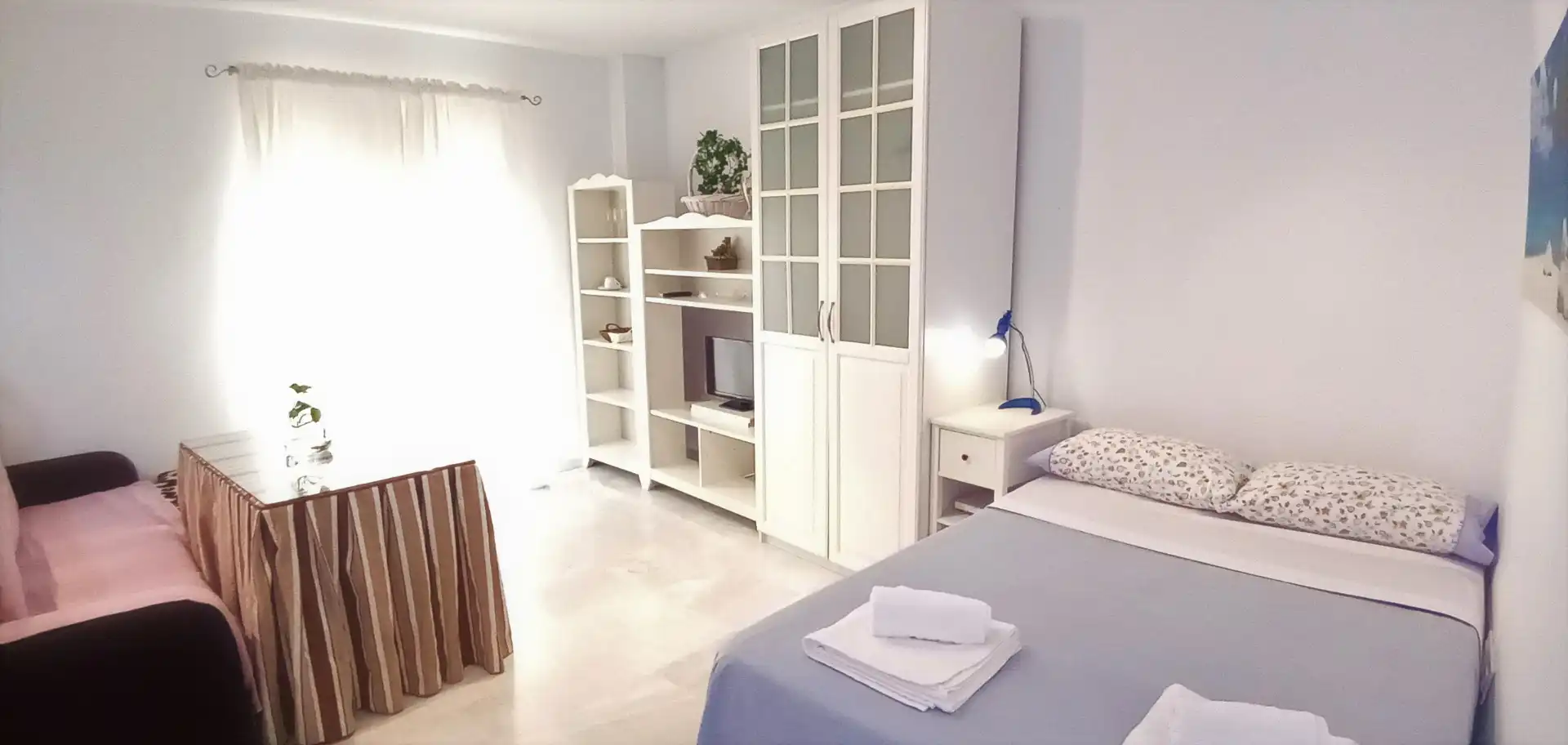Schlafzimmer von Wohnung zum Verkauf in Camas mit Klimaanlage, Möbliert und Waschmaschine