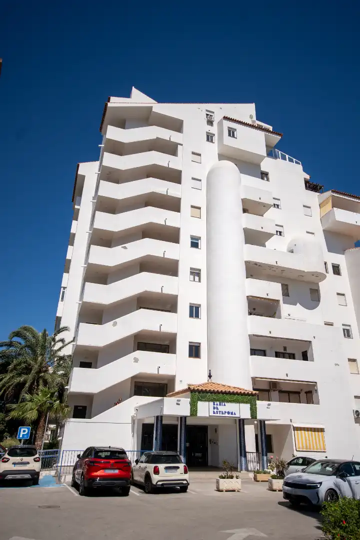 Vista exterior de Pis en venda en Estepona amb Aire condicionat, Calefacció i Terrassa