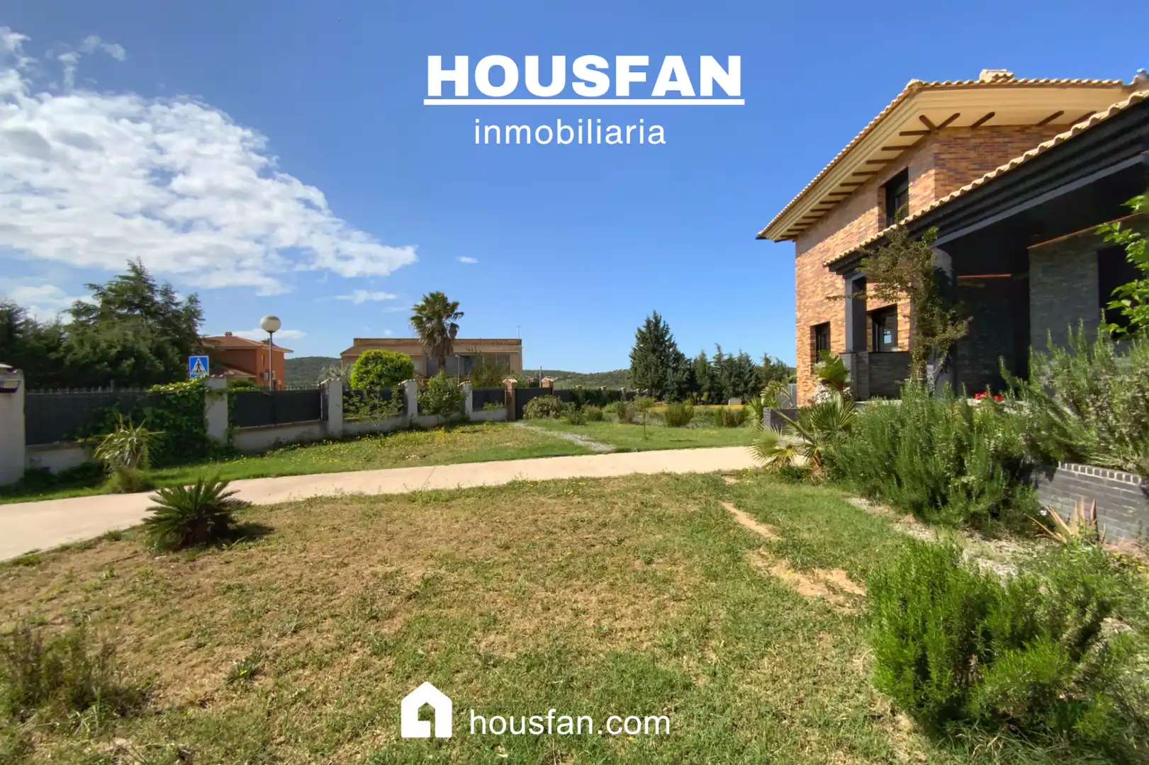 Vista exterior de Casa o xalet en venda en Cáceres amb Aire condicionat, Calefacció i Jardí privat