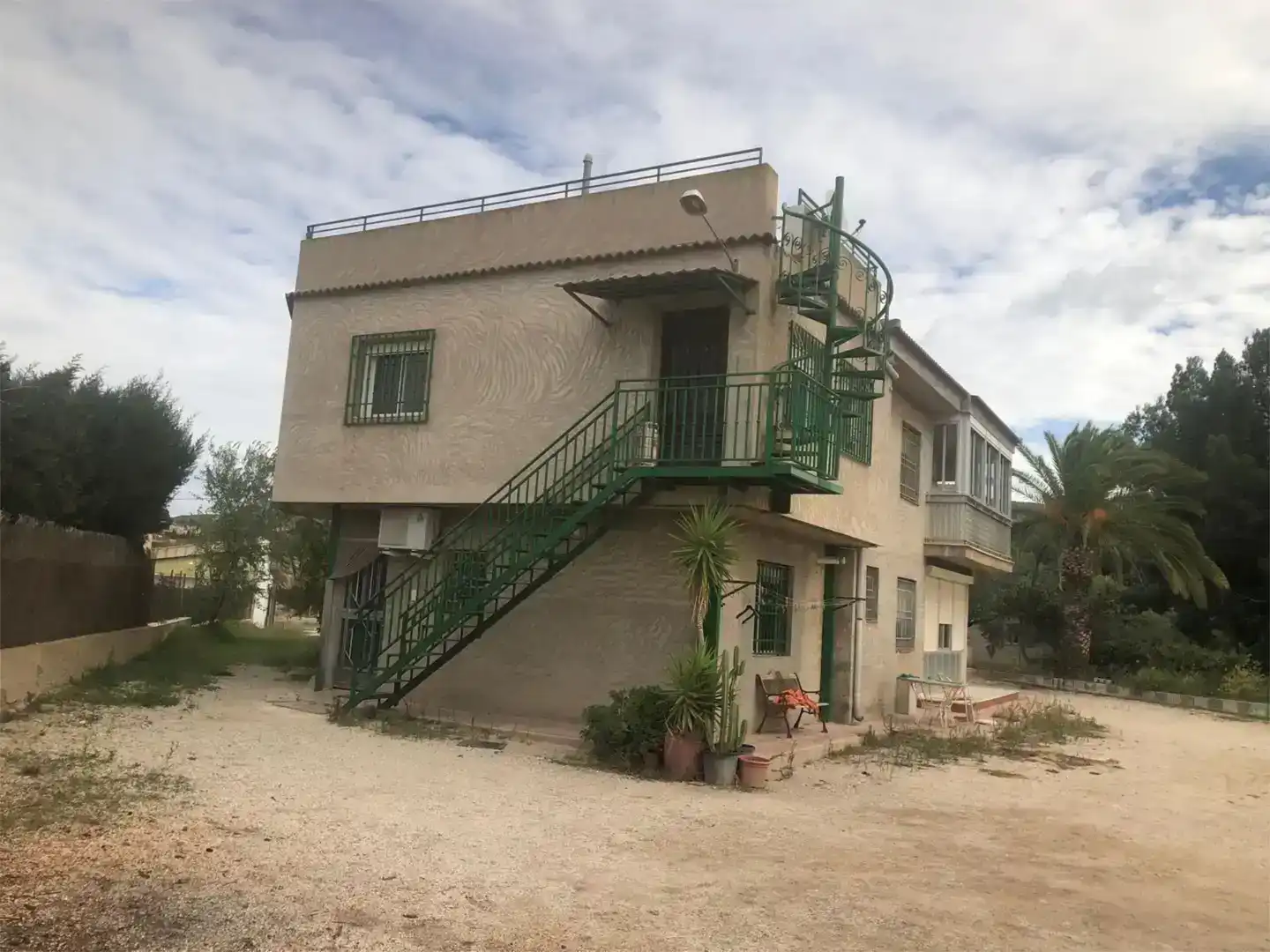 Vista exterior de Piso en venta en Petrer con Jardín privado, Piscina y Balcón