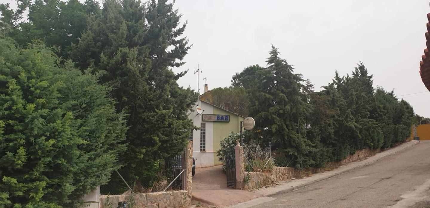 Vista exterior de Casa o xalet en venda en Barajas de Melo amb Aire condicionat, Jardí privat i Terrassa