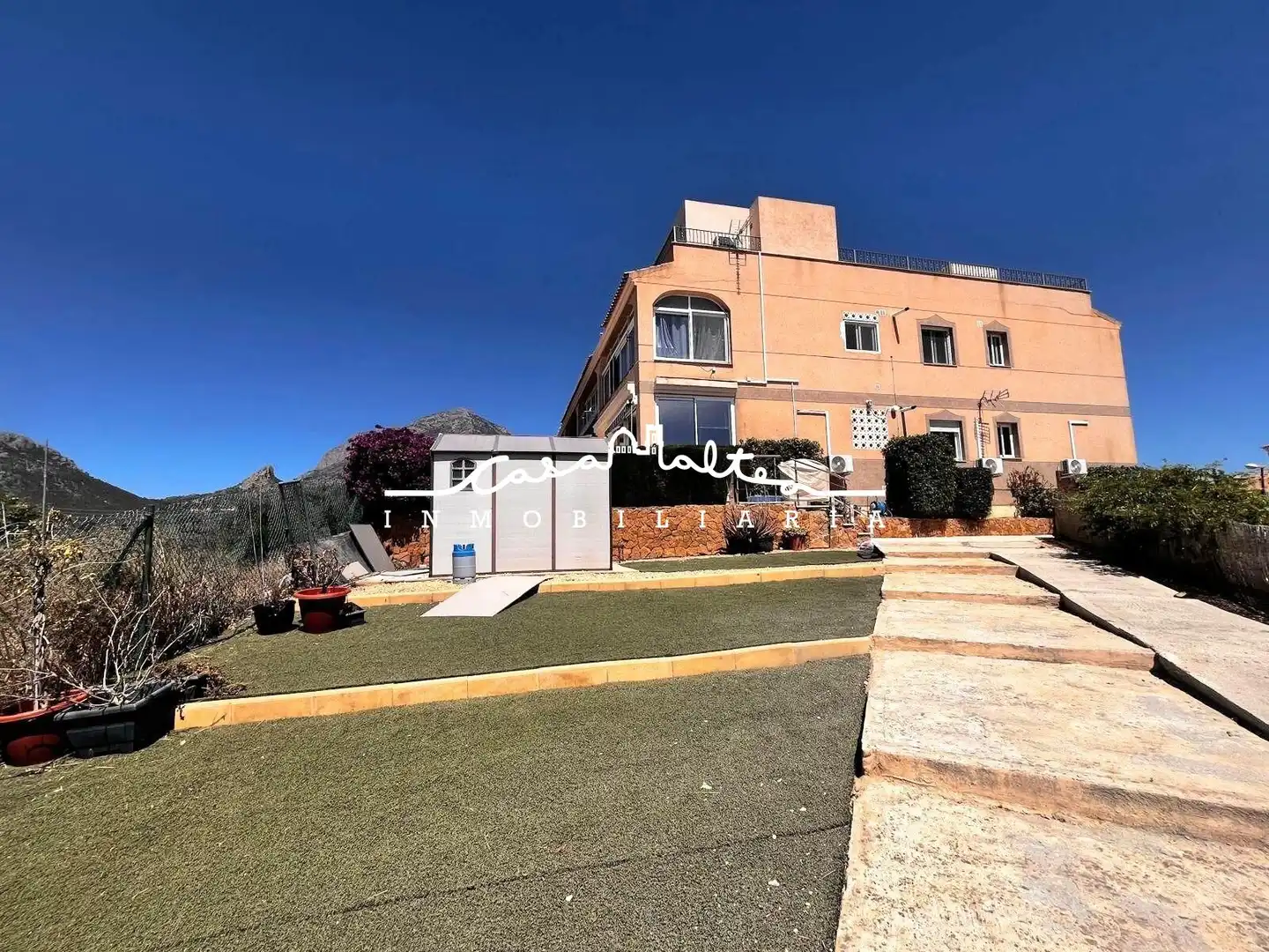 Vista exterior de Apartament en venda en Benidorm amb Aire condicionat, Calefacció i Jardí privat