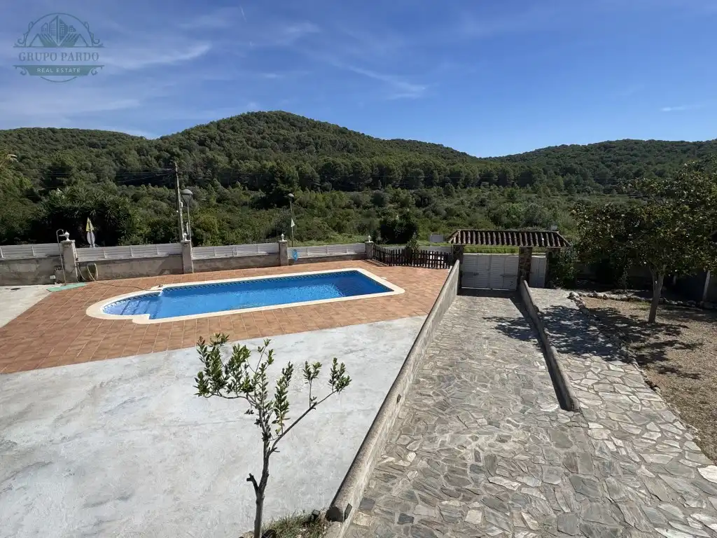 Swimming pool of Houses for sale in Mas Romeu
