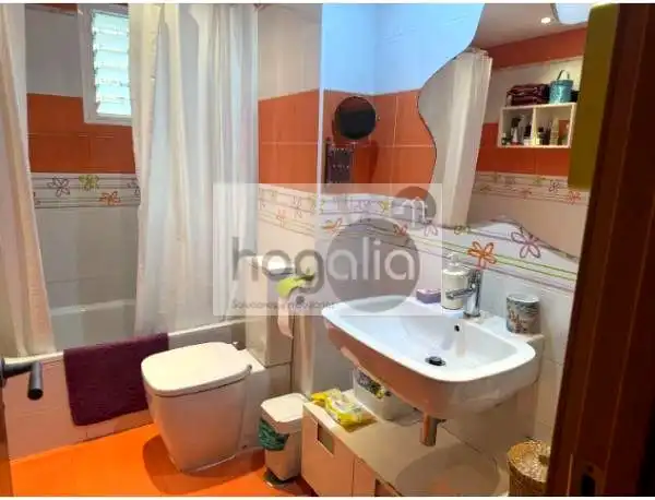 Bathroom of Flat for rent in Sevilla  with Air Conditioner and Furnished