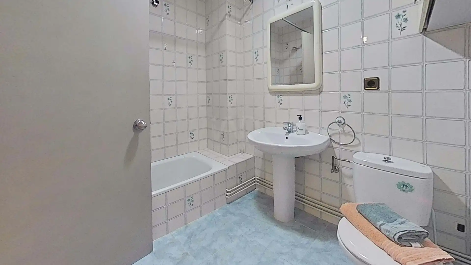 Badezimmer von Wohnung zum Verkauf in Arén mit Heizung