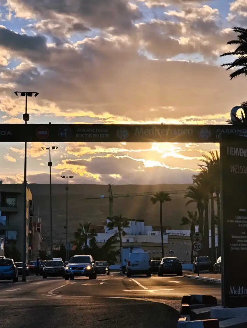 Vista exterior de Casa o xalet en venda en Almería amb Aire condicionat, Calefacció i Moblat