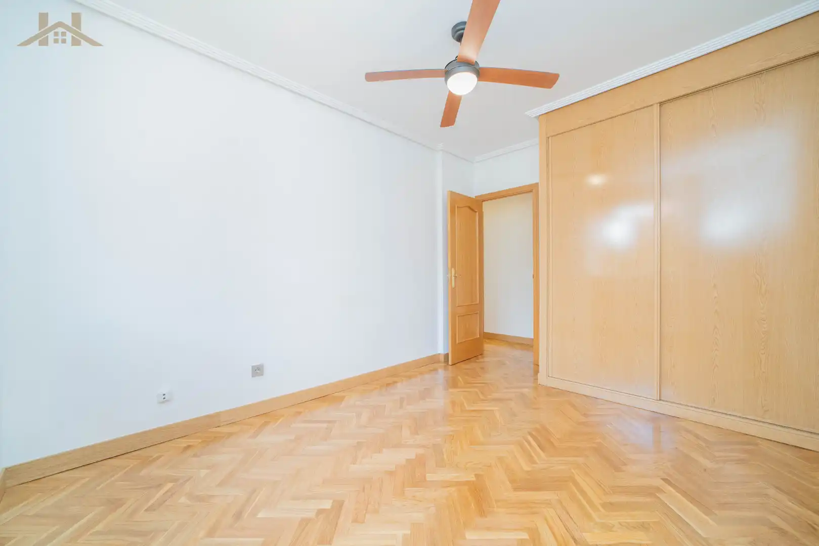 Schlafzimmer von Erdgeschoss zum Verkauf in Boadilla del Monte mit Klimaanlage, Heizung und Privatgarten