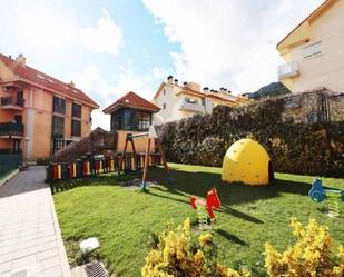 Jardí de Dúplex en venda en San Lorenzo de El Escorial amb Aire condicionat, Terrassa i Balcó