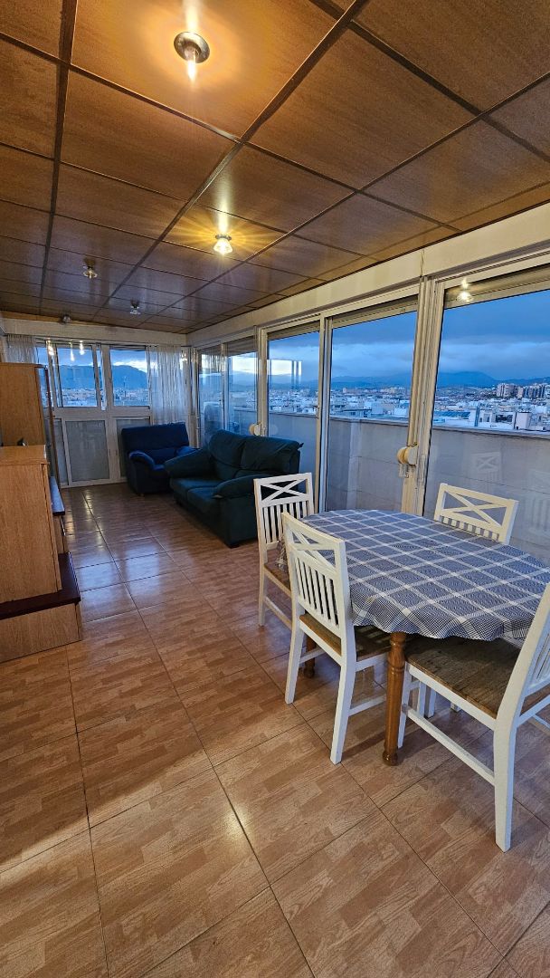 Menjador de Àtic en venda en Alicante / Alacant amb Moblat
