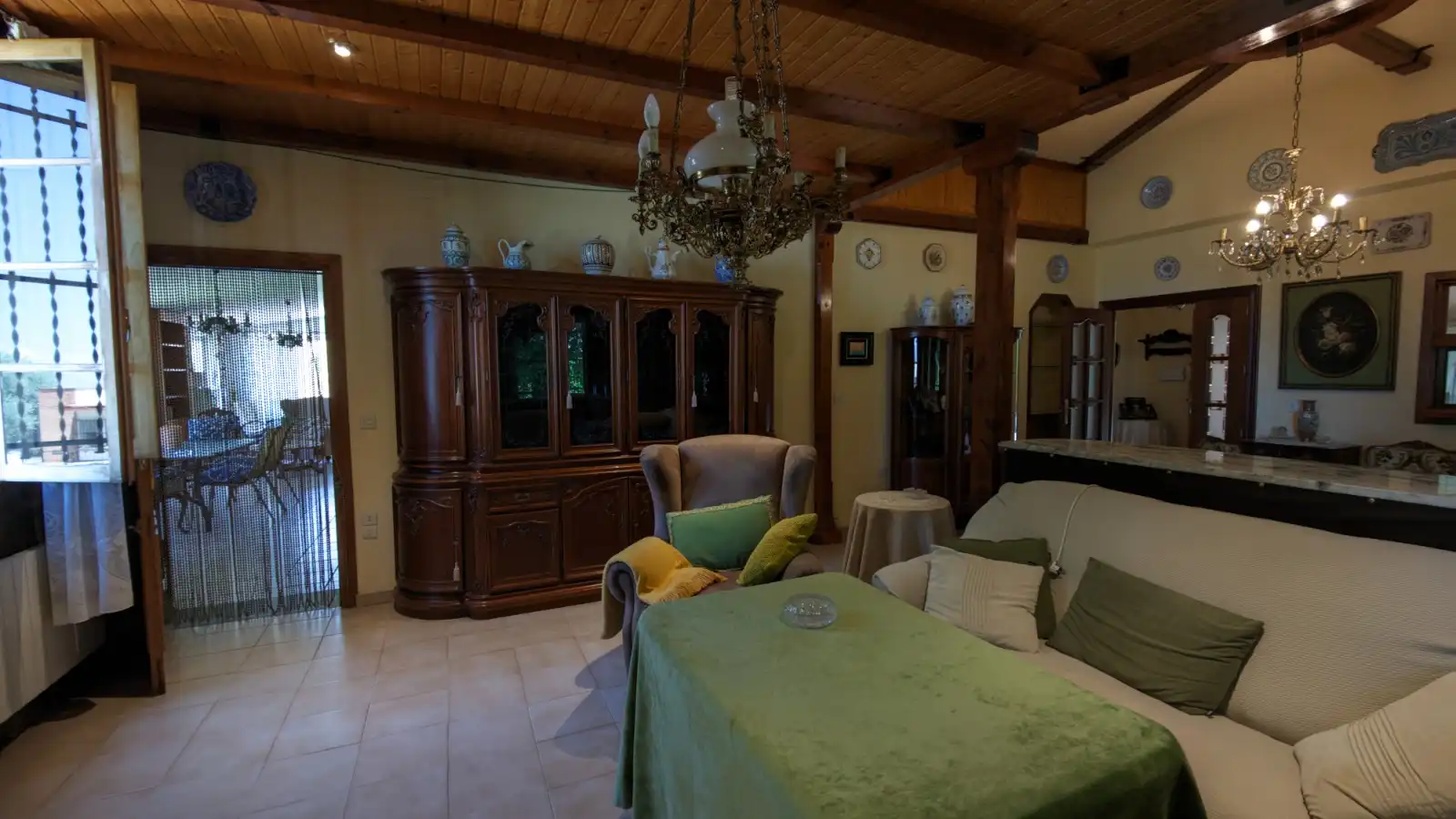 Sala d'estar de Casa o xalet en venda en La Zubia amb Aire condicionat, Jardí privat i Traster