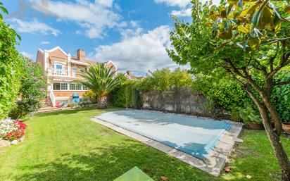 Jardí de Casa o xalet en venda en Majadahonda amb Aire condicionat, Terrassa i Piscina