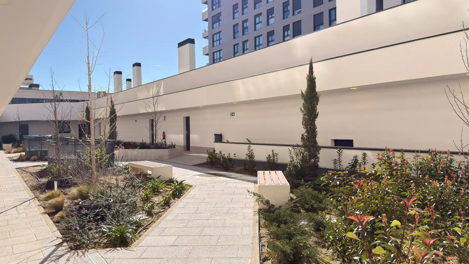 Außenansicht von Wohnungen zur Miete in Tres Cantos mit Klimaanlage, Heizung und Terrasse