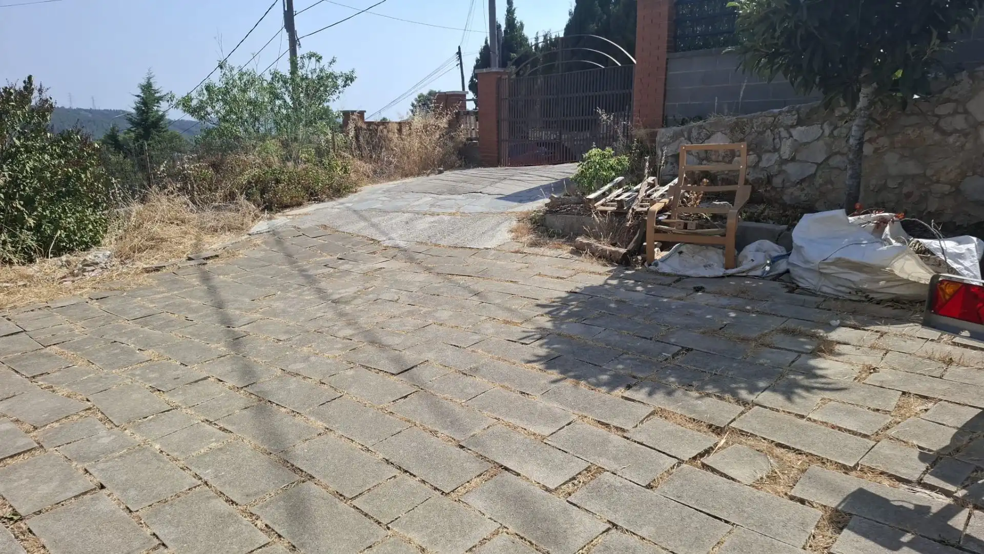 Vista exterior de Casa o xalet en venda en Vallirana amb Calefacció