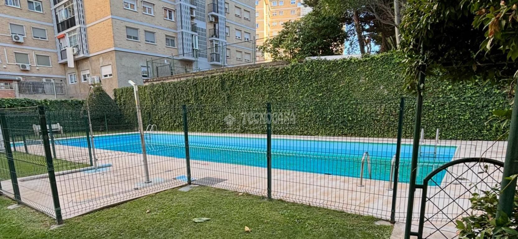 Swimming pool of Flat for sale in  Zaragoza Capital  with Air Conditioner, Heating and Parquet flooring