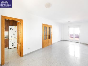 Adossat amb balcó en venda a San Antón