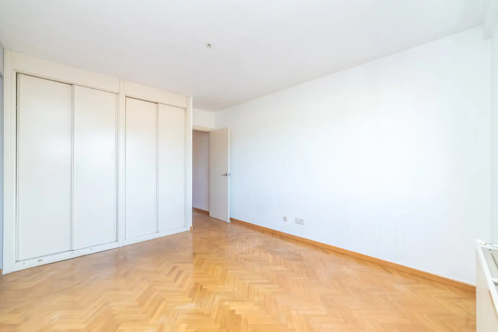 Habitación de Dúplex en venta en Torrelodones con Aire acondicionado, Calefacción y Jardín privado