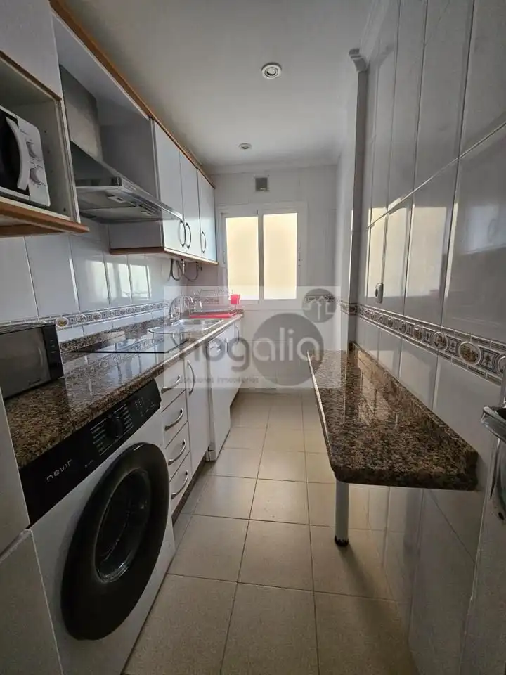 Cuina de Pis de lloguer en Sevilla amb Aire condicionat, Terrassa i Moblat