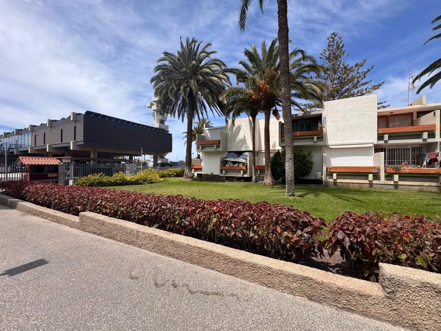 Vista exterior de Piso en venta en Arona con Jardín privado, Terraza y Amueblado