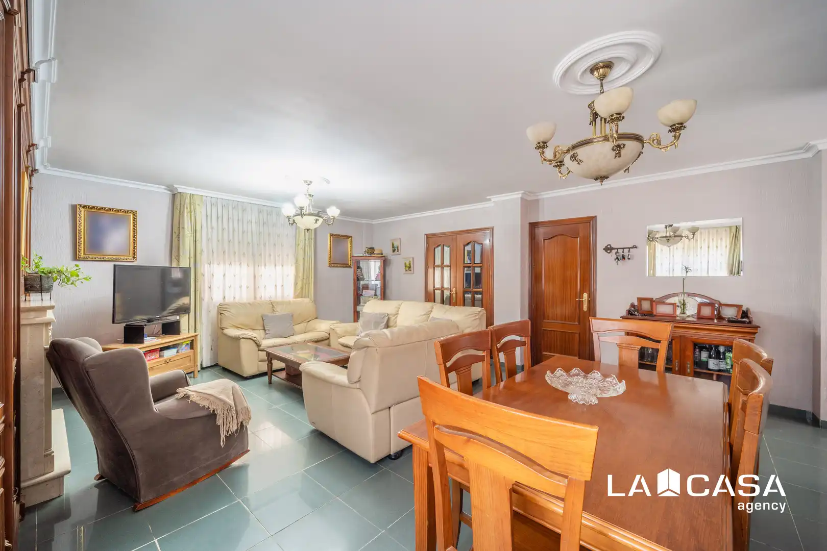 Sala d'estar de Casa adosada en venda en Dos Hermanas