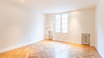 Bedroom of Flat for sale in  Barcelona Capital  with Air Conditioner and Heating