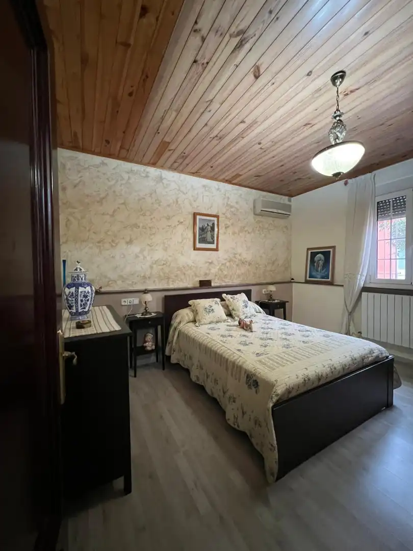 Dormitori de Casa adosada en venda en Palomares del Río amb Aire condicionat, Calefacció i Jardí privat