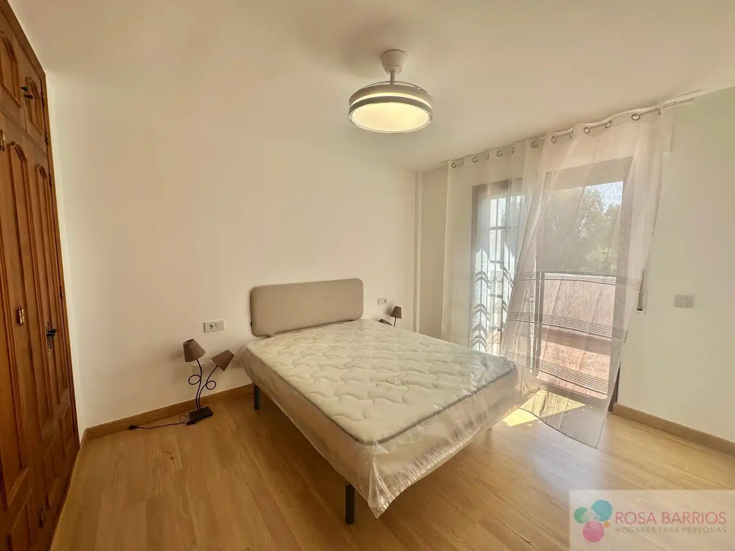 Habitación de Casa adosada de alquiler en Estepona con Terraza y Piscina comunitaria