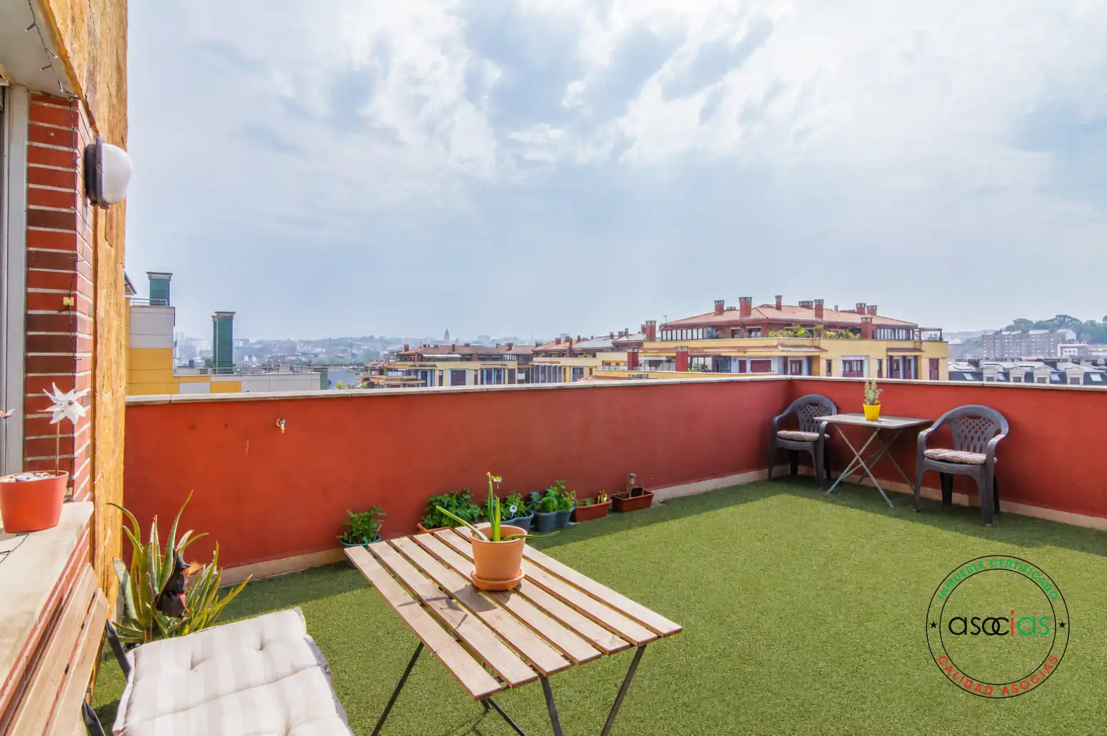 Terrassa de Àtic en venda en Oviedo  amb Calefacció, Jardí privat i Parquet